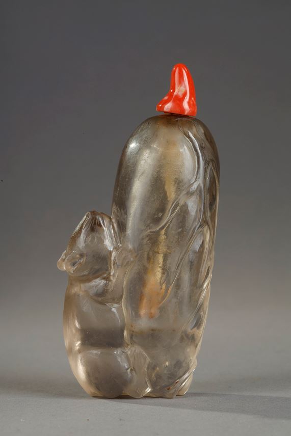 Rock crystal snuff bottle representing a loir on a legume | MasterArt